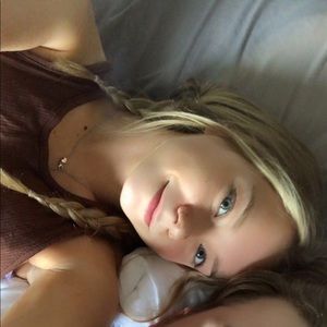 Meet your Posher, Demi